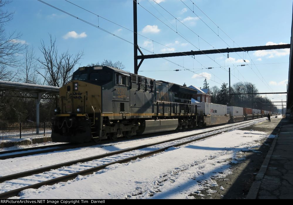 CSX 3397 leads I032